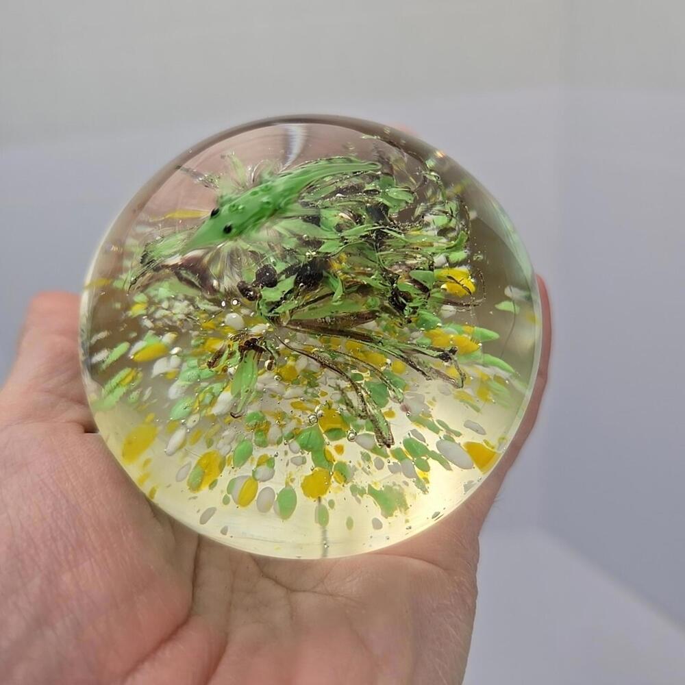 Vtg Art Glass Paper Weight With Green Shrimp Yellow, White & Green Brown Swirl - Picture 4 of 15